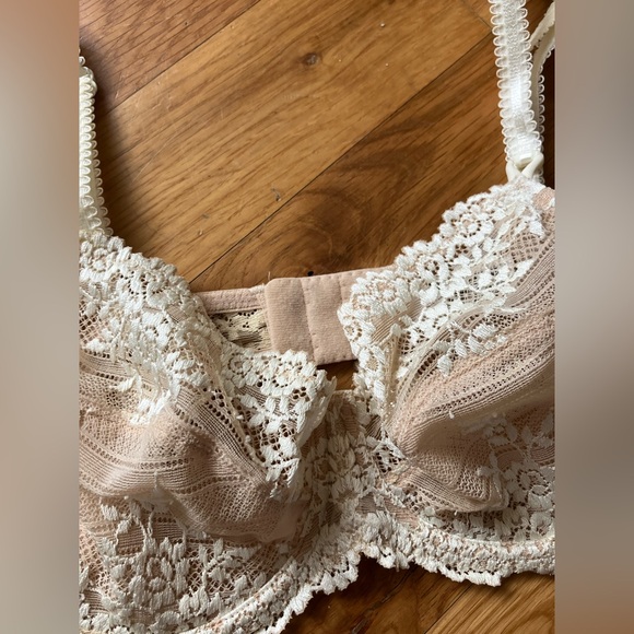 Stunning NWOT Wacoal lace underwire bra in sand - Sz 36C 🔥 - Picture 3 of 6
